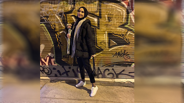 esine-son-bir-sans-verdi-dogum-gununden-bir-gun-sonra-olduruldu-intihar-susunu-polis-cozdu-solak-elli-kadin-sa-1645425030368.jpg Eşine son bir şans verdi! Doğum gününden bir gün sonra öldürüldü: İntihar süsünü polis çözdü solak elli kadın sağ eline silahı tutturdu-2