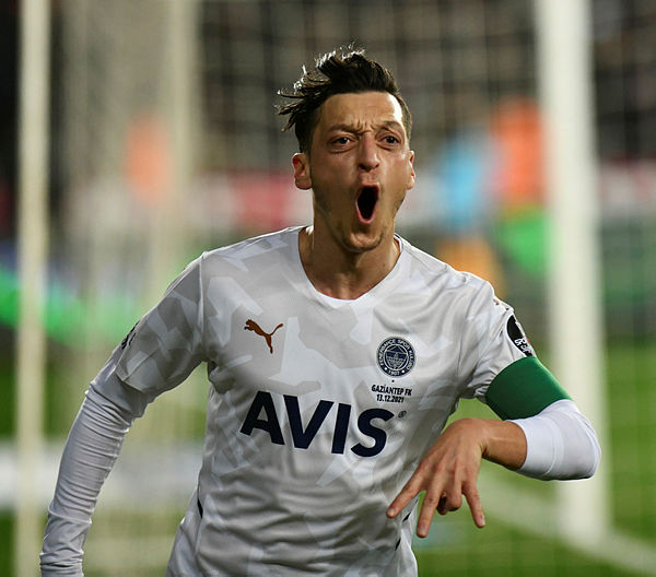Mesut Özil bıçak altına yatıyor! Fenerbahçe'de şoke eden gelişme-4