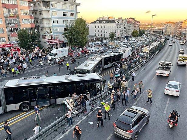 4 metrobüs birbirine girdi, İstanbul facianın eşiğinden döndü İmamoğlu saatler sonra tatil keyfini bırakıp ortaya çıktı-2