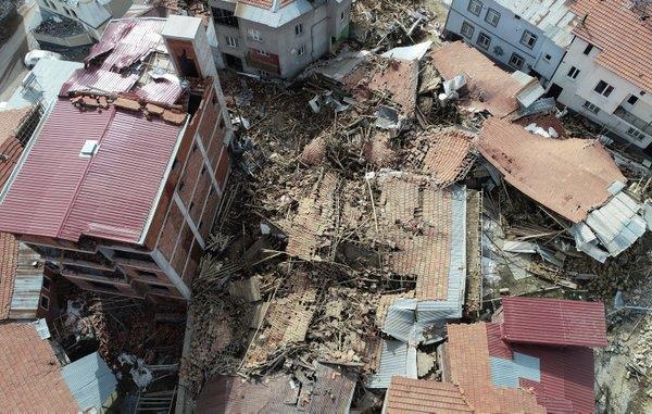 1677989656067.jpeg Bilim insanları Başkan Erdoğan liderliğinde 7,5 saat afet yönetimini konuştu: "Enkazı nasıl kaldırırız değil insanlar nasıl enkaz altında kalmaz!"-22