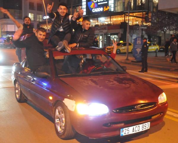 demokrasi-soleni-ak-partililerin-coskusu-sokaga-tasti-ak-parti-secmeni-kutlamalara-erken-basladi-1684092845165.jpeg Demokrasi şöleni: AK Partililerin coşkusu sokağa taştı!-3