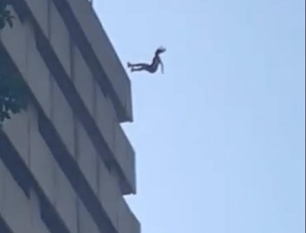 İzmir’de yürekler ağza geldi! Otelin 16'ncı katından kendini boşluğa bıraktı-6