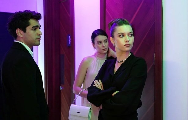 yali-capkininda-yurekleri-yangin-yerine-cevirecek-basrol-degisikligi-2-sezon-baslamadan-gonderdiler-1690359886081.jpeg Yalı Çapkını'nda yürekleri yangın yerine çevirecek oyuncu değişikliği! Yeni sezon başlamadan gönderdiler-5