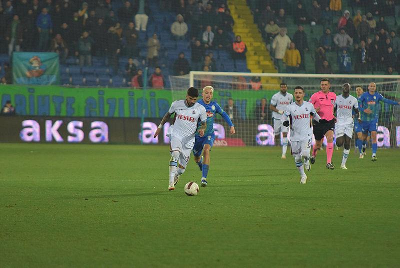 trabzonspor-deplasmanda-caykur-rizespora-maglup-etti-iste-macta-yasananlar-1706208300040.jpeg Trabzonspor deplasmanda Çaykur Rizespor'a mağlup oldu! İşte maçta yaşananlar...-5