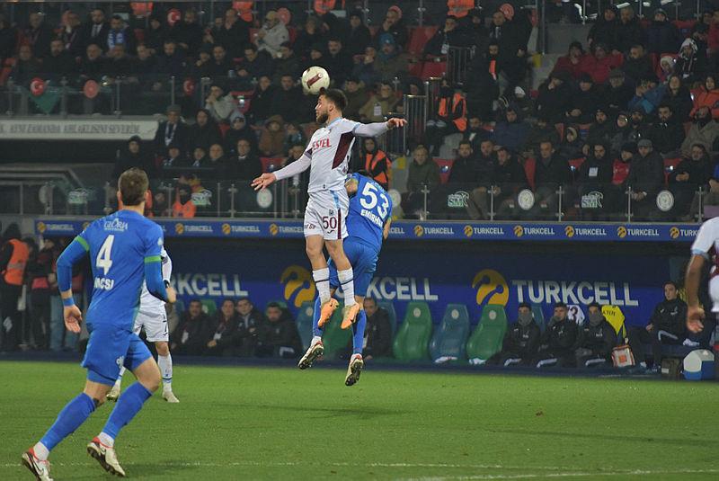 trabzonspor-deplasmanda-caykur-rizespora-maglup-etti-iste-macta-yasananlar-1706208303214.jpeg Trabzonspor deplasmanda Çaykur Rizespor'a mağlup oldu! İşte maçta yaşananlar...-6
