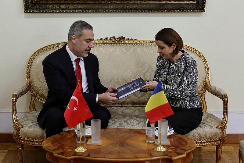 Dışişleri Bakanı Hakan Fidan ve Romanya Dışişleri Bakanı Luminita Odobescu.