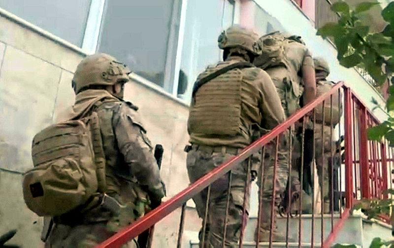 İzmir'de FETÖ'ye operasyon: 23 gözaltı-1
