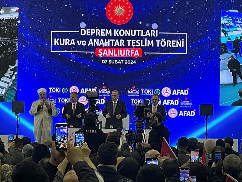 Son dakika: Başkan Erdoğan Şanlıurfa'da Deprem Konutları Kura ve Teslim Töreni'nde önemli açıklamalarda bulunuyor-2