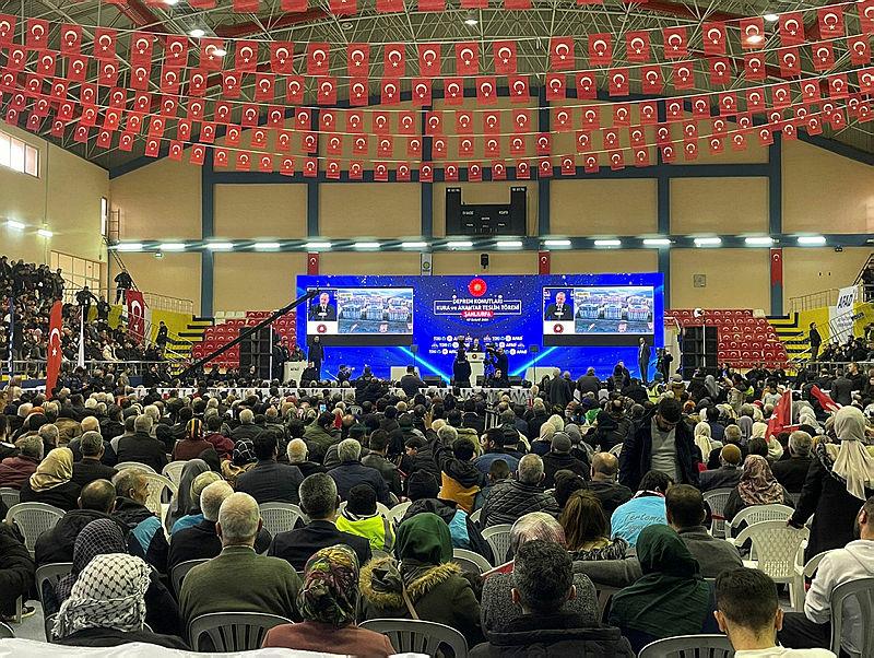 Son dakika: Başkan Erdoğan Şanlıurfa'da Deprem Konutları Kura ve Teslim Töreni'nde önemli açıklamalarda bulunuyor-3