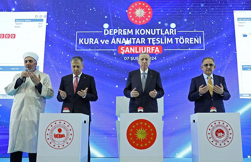 Son dakika: Başkan Erdoğan Şanlıurfa'da Deprem Konutları Kura ve Teslim Töreni'nde önemli açıklamalarda bulunuyor-5