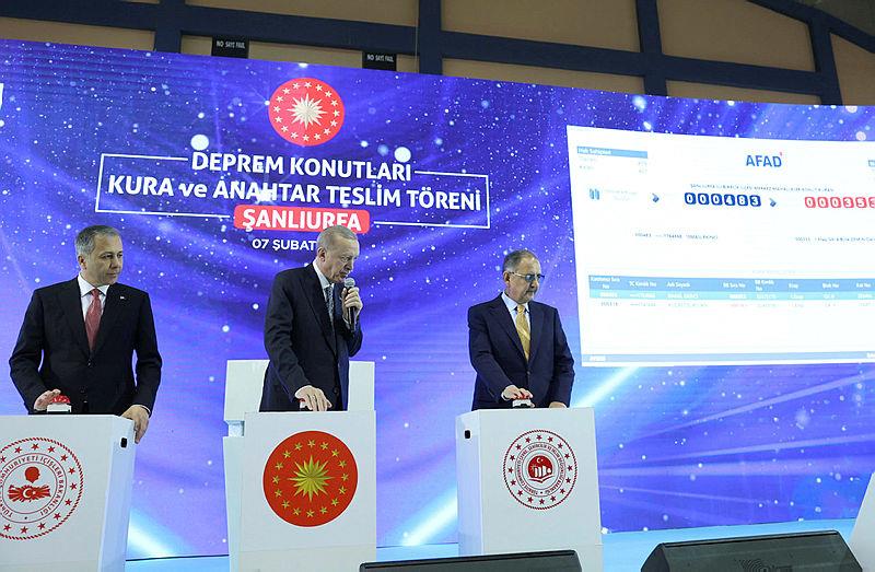 Son dakika: Başkan Erdoğan Şanlıurfa'da Deprem Konutları Kura ve Teslim Töreni'nde önemli açıklamalarda bulunuyor-6