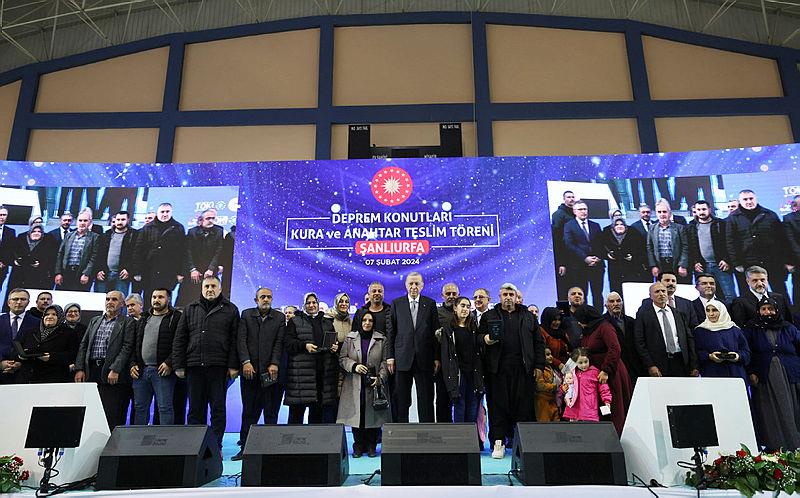 Son dakika: Başkan Erdoğan Şanlıurfa'da Deprem Konutları Kura ve Teslim Töreni'nde önemli açıklamalarda bulunuyor-8