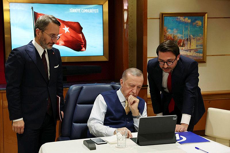 Başkan Erdoğan "Yılın Kareleri" oylamasına katıldı! Katil Netanyahu'nun protesto edildiği fotoğrafı seçti | İşte Erdoğan'ın seçtiği kareler-5