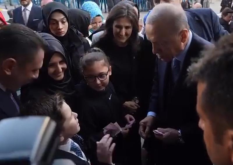 1708717060655.jpeg Başkan Erdoğan'ın Balıkesir'de Sarp ve Rümeysa adlı çocuklarla sohbeti herkesi gülümsetti: Balıkesir’i merak etmeyin-2