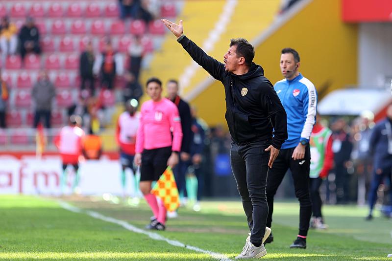 Emre Belözoğlu, Galatasaray maçındaki tercihleriyle Fenerbahçe taraftarının tepkisini çekmişti