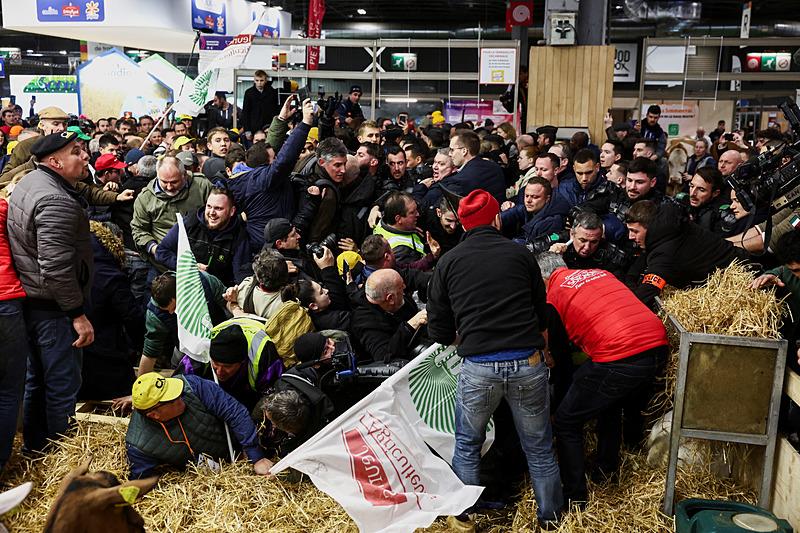 Fransa'da çiftçiler ile polis arasında arbede yaşandı
