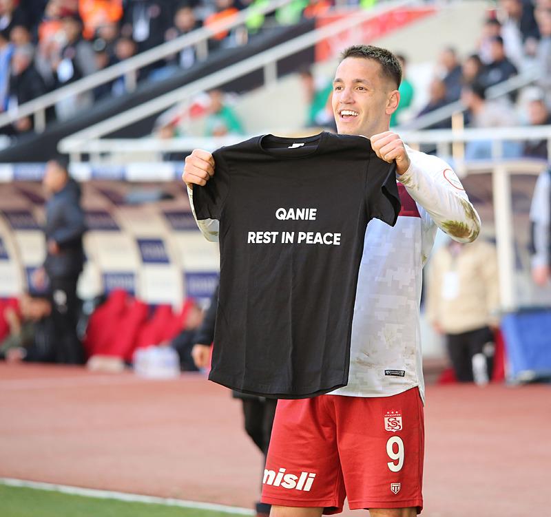 Sivasspor'un golcüsü Manaj, son 3 maçta da gol atma başarısı gösterdi.