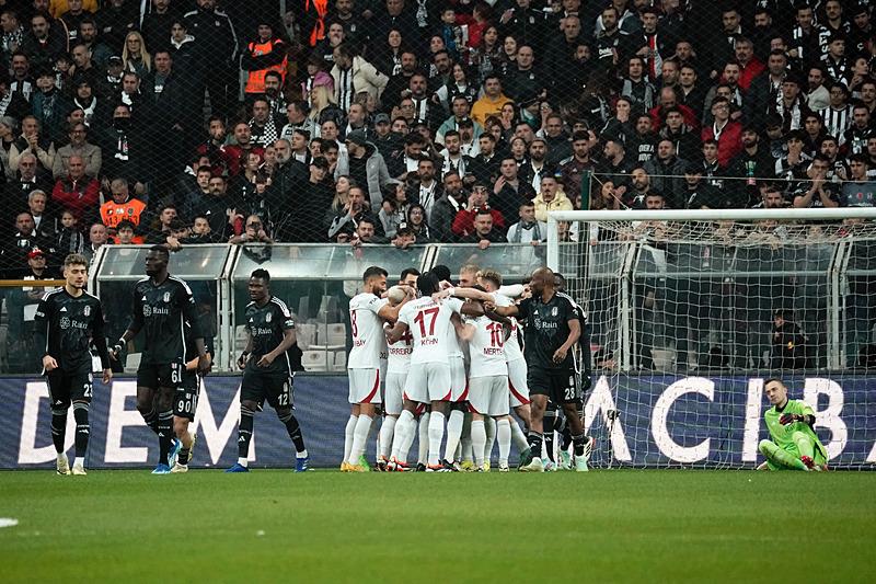 besiktas-galatasaray-derbisi-oncesi-okan-buruktan-takima-sert-sozler-galibiyet-boyle-geldi-1709622646085.jpeg