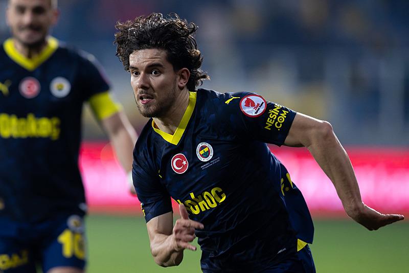 galatasaray-istiyordu-fenerbahce-kapiyor-ferdi-kadioglu-yerine-gelecek-1709805303465.jpeg