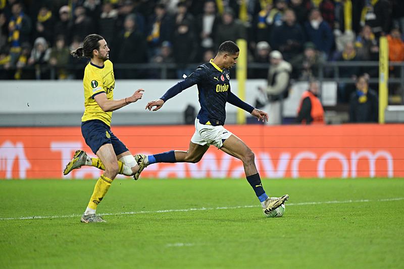 İlk maçı 3-0 kazanan Fenerbahçe'de Oosterwolde attığı şık golle farkı 2'ye çıkarmıştı.