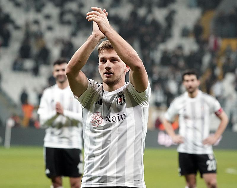 Semih Kılıçsoy, Beşiktaş'ta gösterdiği başarılı performansın ardından ilk kez Milli Takım'a çağrıldı.