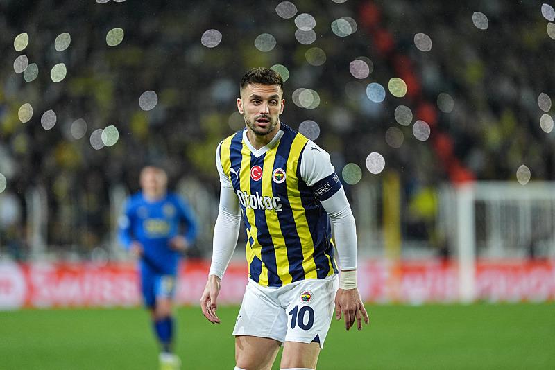 Sezon başında Fenerbahçe'ye transfer olan Dusan Tadic, taraftarın sevgilisi oldu.