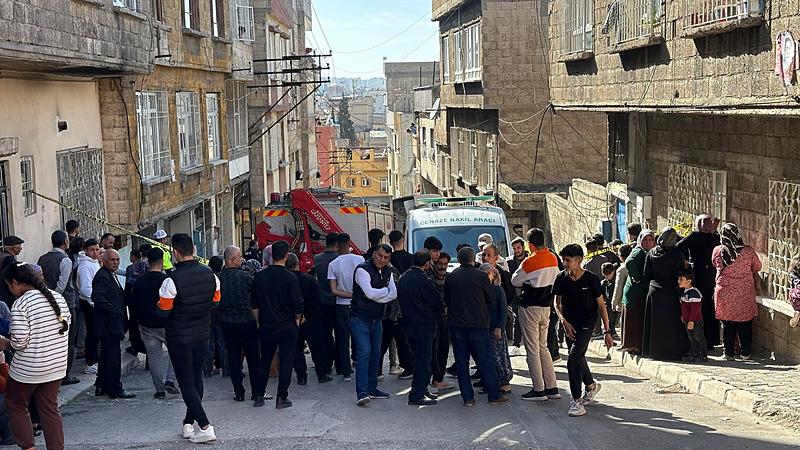 Gaziantep'te feci kaza: Evinin önünde beklerken tırın altında kaldı-2