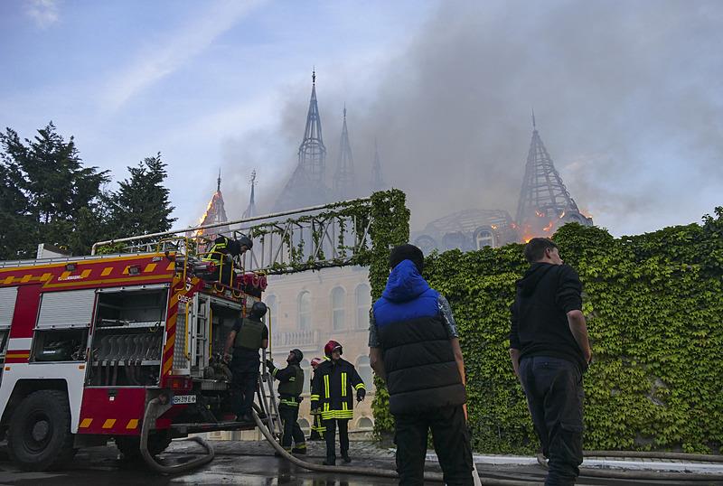 Ukrayna’da tansiyon yükseliyor! Odesa’da Harry Potter Kalesi vuruldu: Balistik füzeli saldırıya tehditli cevap-3