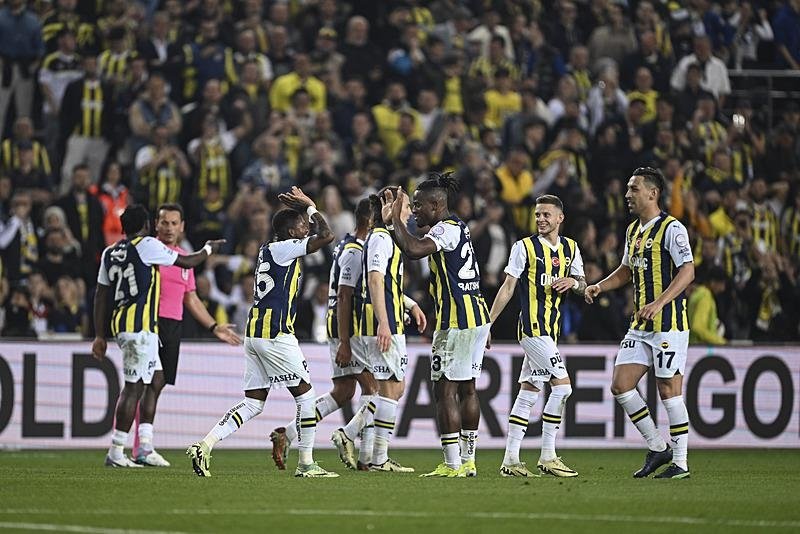 Fenerbahçe'de birçok isimle yollar ayrılacak