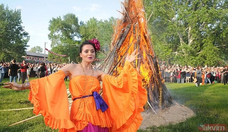 hidirellez-elma-kabugu-ritueli-nedir-ne-zaman-yapilir-2024-hidirellez-gul-agaci-ritueli-nasil-yapilir-asilan-d-1714896190995.jpeg Hıdırellez gül ağacı ritüeli nasıl yapılır, asılan dilek ne zaman alınır? Hıdırellez elma kabuğu ritüeli nedir, ne zaman yapılır 2024? Saat kaçta dua edilir?-5