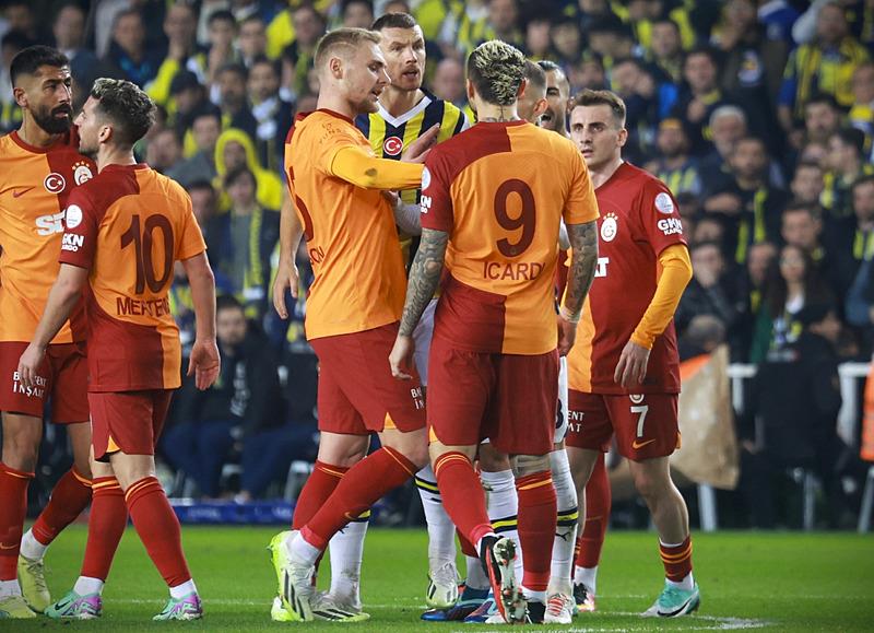 Kadıköy'de oynanan ilk maçta tansiyon zaman zaman yükselmişti.