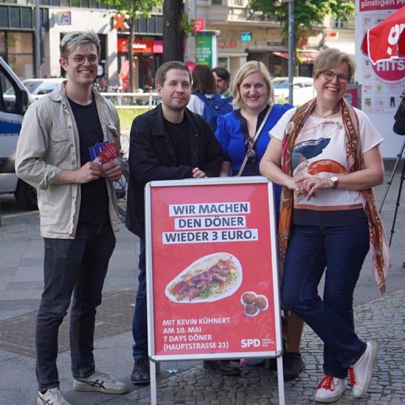 Almanya’da viral olan seçim kampanyası! Gençleri toplayıp döner yedirdiler: Avrupa’ya giden yol mideden geçer-2