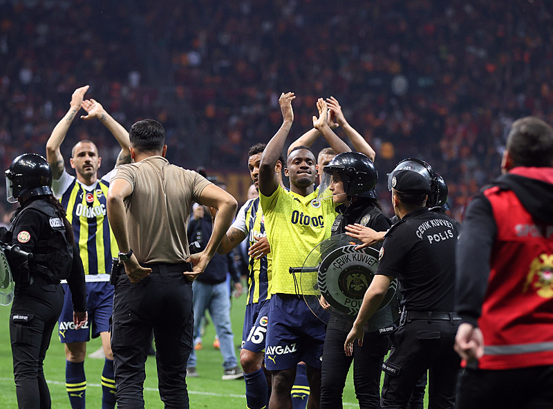 Son dakika transfer haberi! Fenerbahçe'de derbi zaferi sonrası ayrılık! Yıldız oyuncu kararını verdi-5