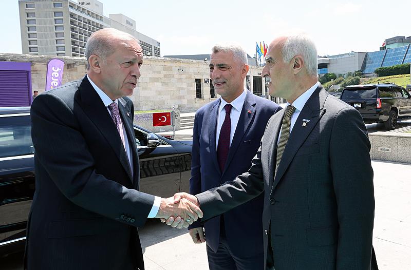 Ticaret Bakanı Bolat ve DEİK Başkanı Olpak Başkan Erdoğan'ı karşıladı