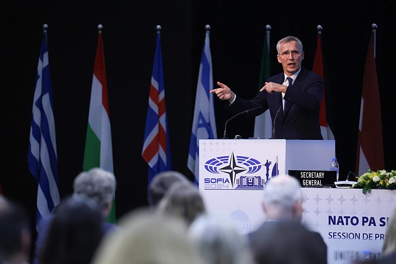 NATO Genel Sekreteri Jens Stoltenberg, Bulgaristan'ın başkenti Sofya'da düzenlenen NATO Parlamenter Asamblesi İlkbahar Toplantısı Genel Oturumuna katılarak konuşma yaptı