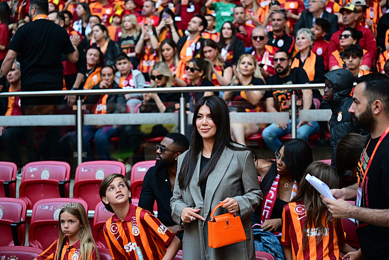 Mauro Icardi'nin eşi Wanda Nara Galatasaray şampiyonluk kutlamalarında!-1