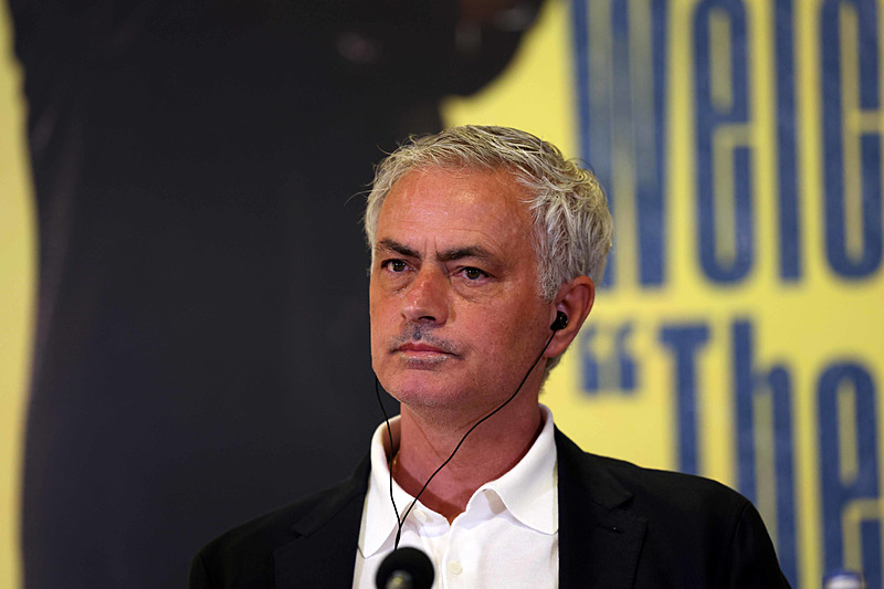 yok-artik-jose-mourinho-gelir-gelmez-transferde-galatasarayin-elinden-yildiz-ismi-kapacak-bu-harekat-savas-cik-1717446345905.jpeg Yok artık Jose Mourinho! Gelir gelmez transferde Galatasaray'ın elinden yıldız ismi kapacak.. Bu harekat savaş çıkarır-6