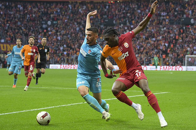 Galatasaray'da Erden Timur gittikten sonra bakın hangi futbolcu geliyor!-10