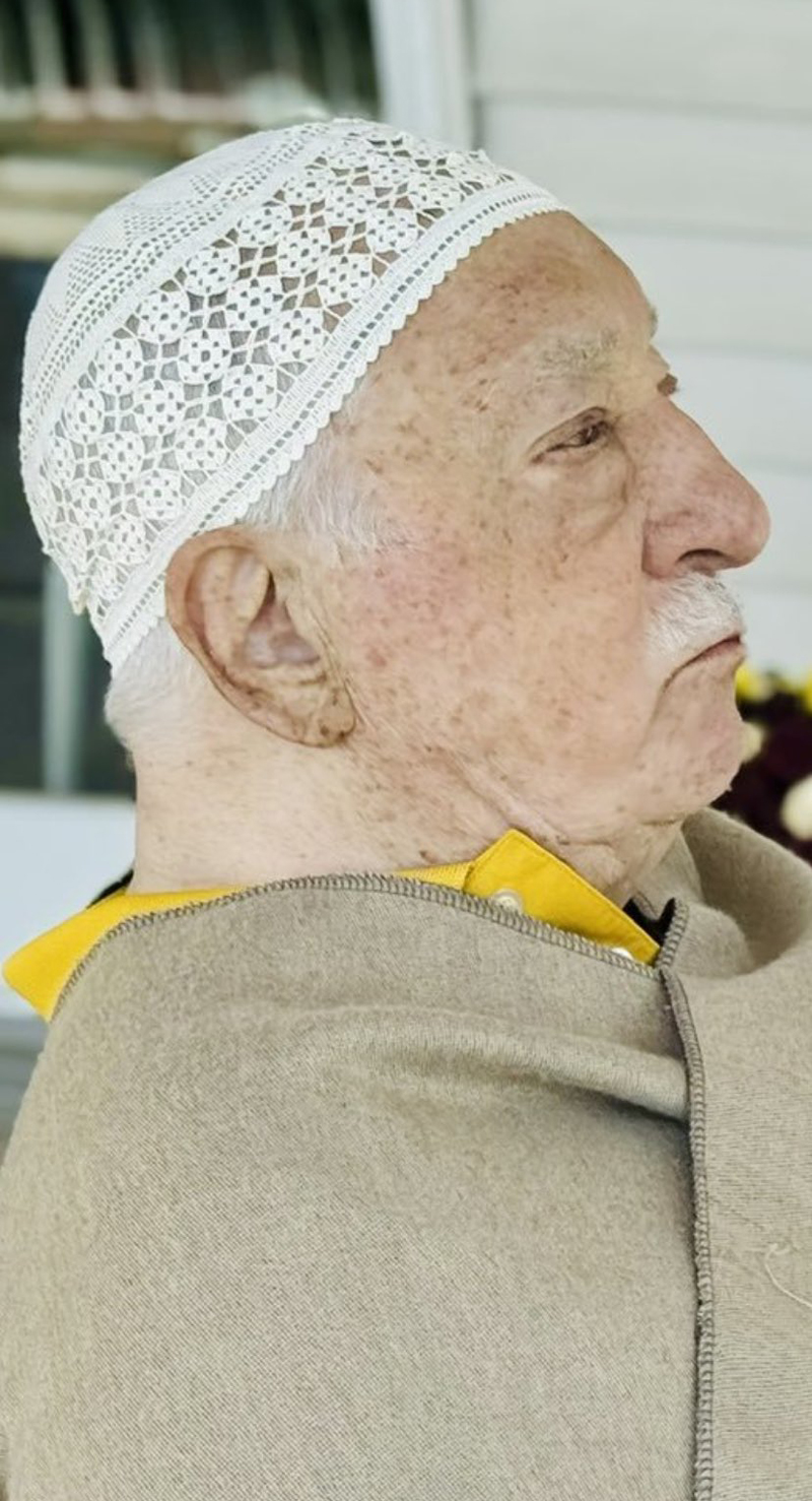 fetonun-foto-plani-elebasi-gulen-oldu-mu-ebuseleme-gulenden-yeni-itiraf-yemek-bile-yiyemiyor-1717675930105.jpg FETÖ'nün "foto" planı! Elebaşı Gülen öldü mü? Ebuseleme Gülen'den yeni itiraf-6