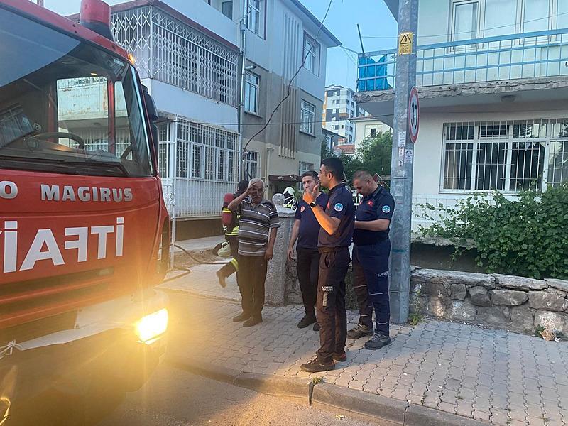 kayseride-ortalik-karisti-kiz-arkadasini-doven-ailesinin-evini-yakti-1717698526599.jpeg Kayseri'de ortalık karıştı: Kız arkadaşını döven ailesinin evini yaktı-2
