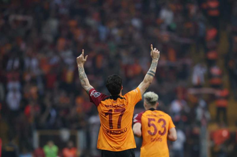 nicolo-zaniolo-icin-gelen-teklif-herkesi-soke-etti-oysa-her-sey-cok-guzel-baslamisti-1717691028246.jpg Galatasaray'ın yıldızı Nicolo Zaniolo'dan büyük şok! Gelen teklifler kulübü şaşırttı... Takımda mı kalacak?-10