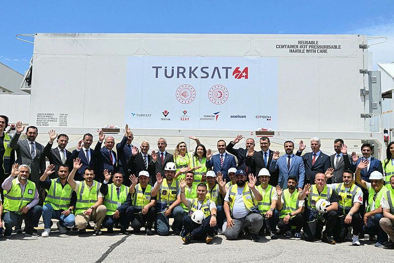 uzaya-firlatilacak-olan-turkiyenin-ilk-yerli-ve-milli-haberlesme-uydusu-turksat-6a-abdye-ulasti-1717685541695.jpeg Uzaya fırlatılacak olan Türkiye'nin ilk yerli ve milli haberleşme uydusu Türksat 6A ABD'ye ulaştı!-8