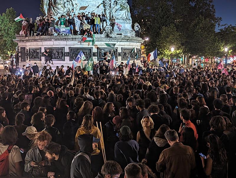 Avrupa Parlamentosu (AP) seçimlerinde aşırı sağın açık farkla ilk sırada çıkması Paris'te protesto edildi