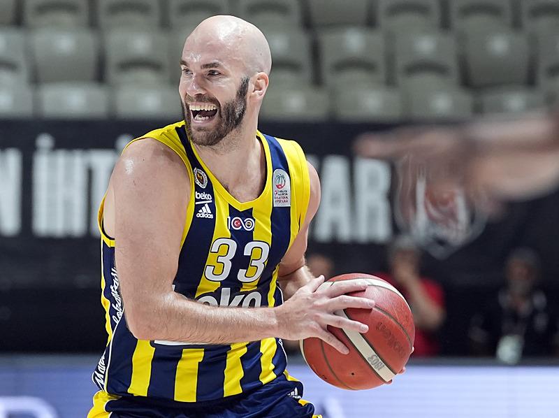 fenerbahce-beko-nick-calathes-ile-yollarin-ayrildigini-duyurdu-1718616786319.jpeg