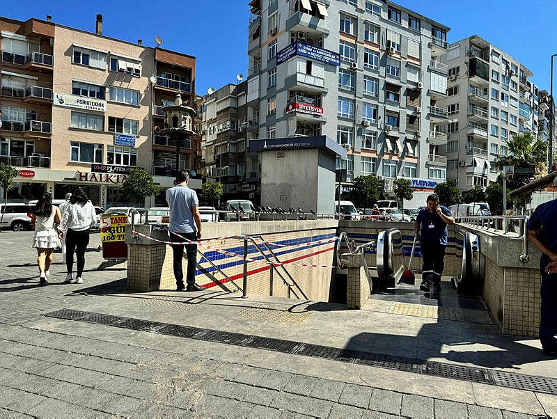 izmir-metrosu-ucyol-istasyonunda-yuruyen-merdiven-ters-yonde-hareket-etti-9-yarali-1719831398271.jpeg İzmir metrosu Üçyol İstasyonu'nda yürüyen merdiven ters yönde hareket etti! 9 yaralı-5