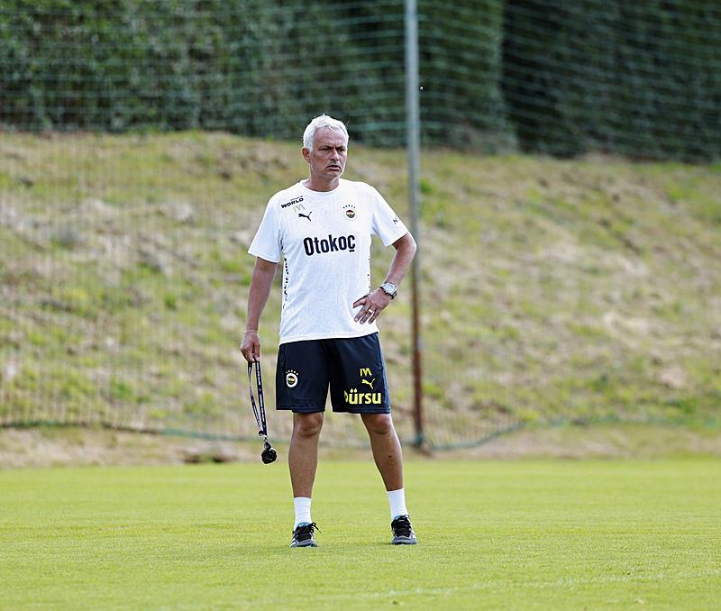 fenerbahcede-jose-mourinho-ruzgari-iste-antrenmanlarda-yasananlar-1720356319230.jpeg Fenerbahçe'de Jose Mourinho rüzgarı! İşte antrenmanlarda yaşananlar...-4