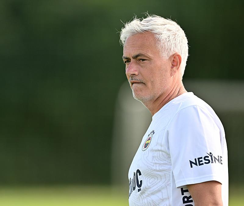 fenerbahcede-jose-mourinho-ruzgari-iste-antrenmanlarda-yasananlar-1720356322885.jpeg Fenerbahçe'de Jose Mourinho rüzgarı! İşte antrenmanlarda yaşananlar...-5
