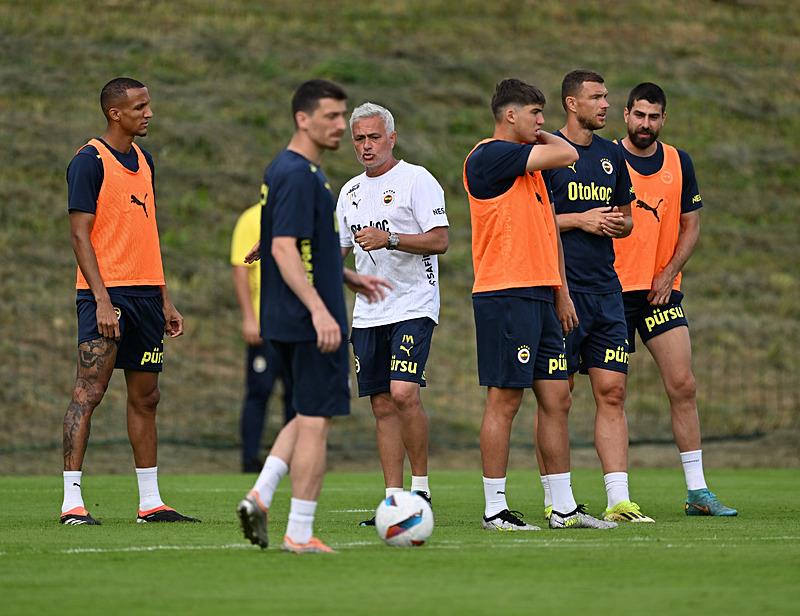 fenerbahcede-jose-mourinho-ruzgari-iste-antrenmanlarda-yasananlar-1720356339115.jpeg Fenerbahçe'de Jose Mourinho rüzgarı! İşte antrenmanlarda yaşananlar...-6