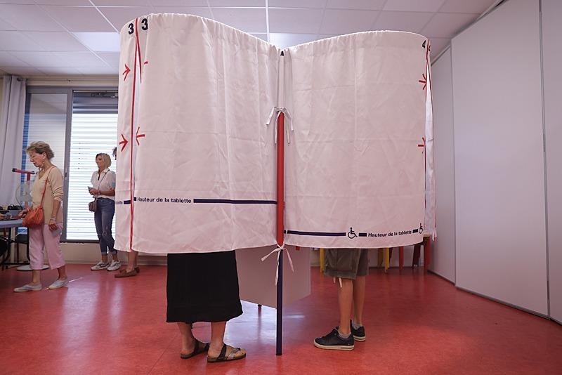 Fransa’da halk sandık başında! Erken genel seçimlerin ikinci turu başladı: Macron mu aşırı sağ mı?-2