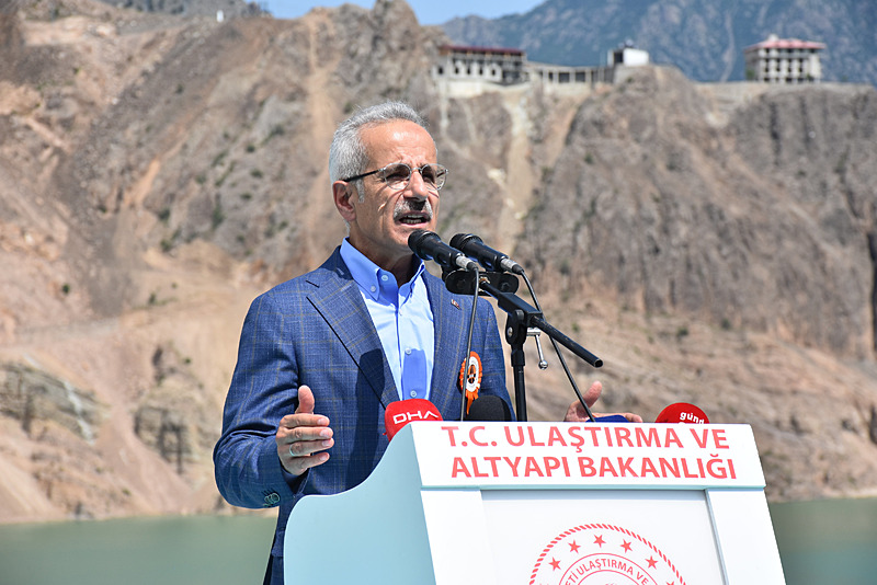 Ulaştırma ve Altyapı Bakanı Abdülkadir Uraloğlu